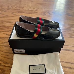 Gucci Black Patent Leather Mary Jane girls shoe in 28.